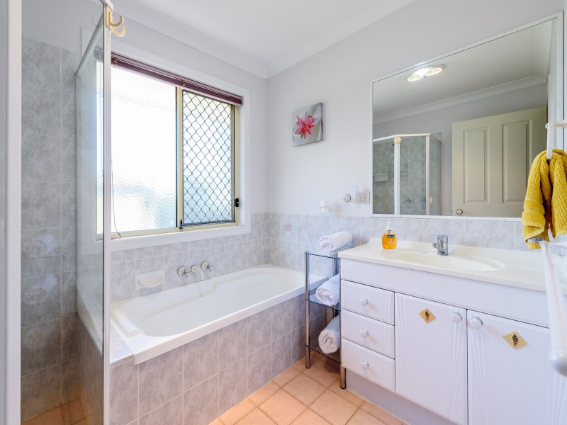 19 Highvale Drive, Helensvale QLD 4212