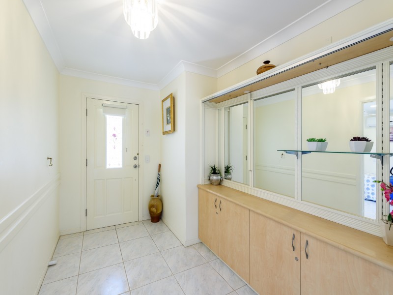 19 Highvale Drive, Helensvale QLD 4212