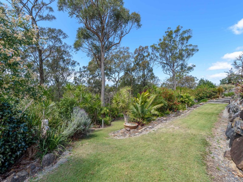 19 Highvale Drive, Helensvale QLD 4212