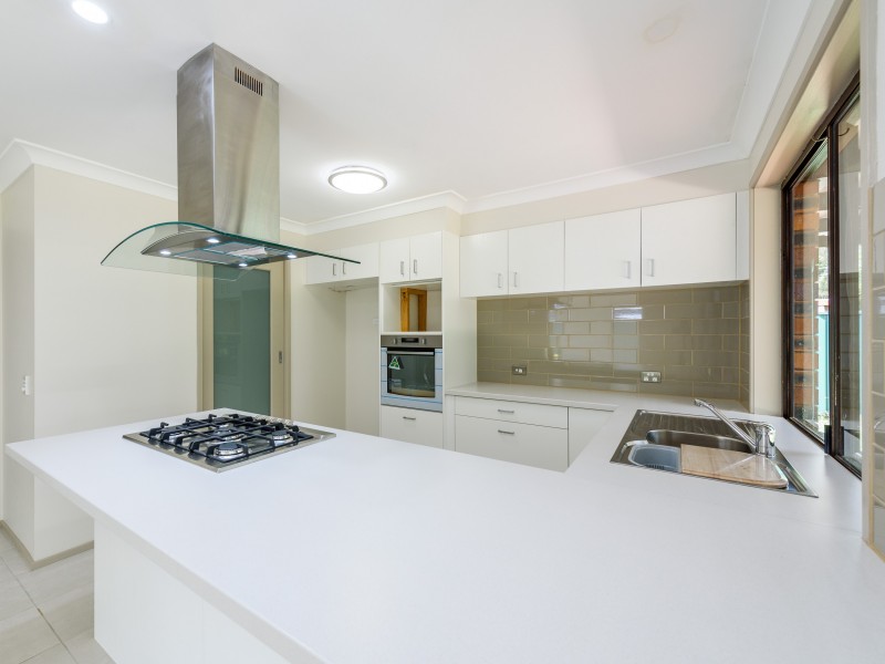 30 Parkes Drive, Helensvale QLD 4212