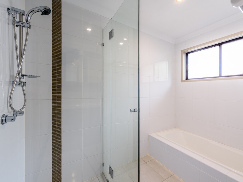 30 Parkes Drive, Helensvale QLD 4212