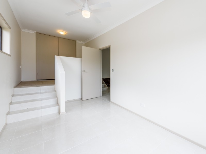 30 Parkes Drive, Helensvale QLD 4212