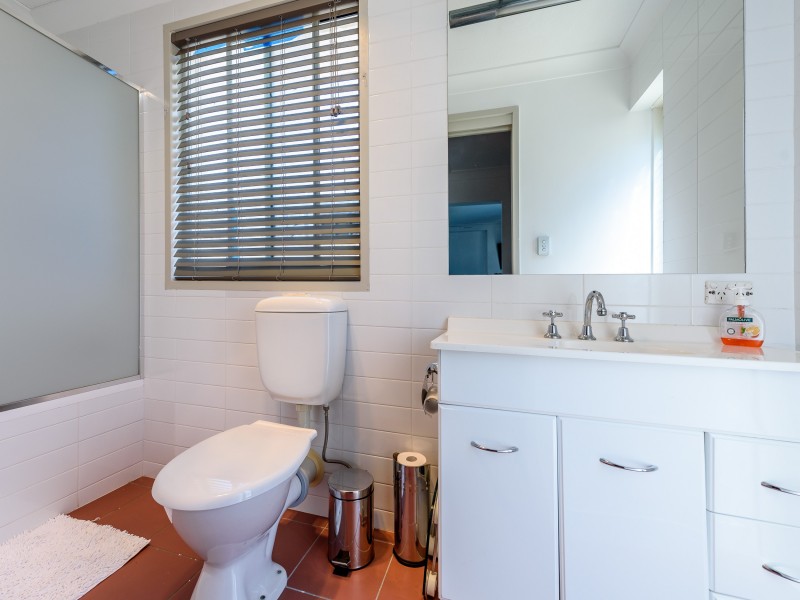 1 Nambur Street, Runaway Bay QLD 4216