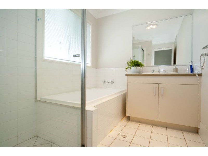 4 Taske Rise, Pacific Pines QLD 4211