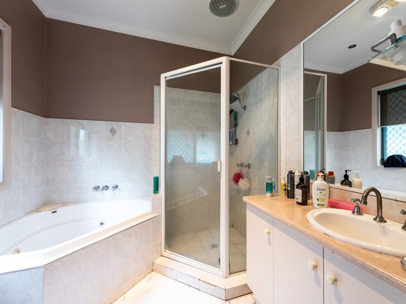 31 Lakeshore Drive, Helensvale QLD 4212