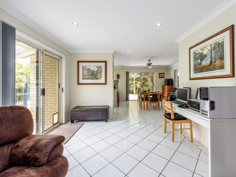 15 Pinebark Avenue, Oxenford QLD 4210