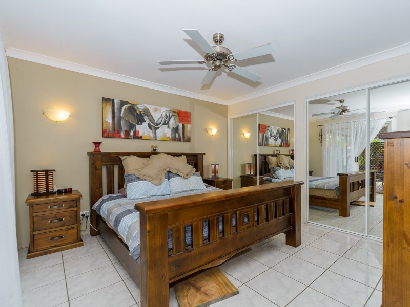 15 Pinebark Avenue, Oxenford QLD 4210