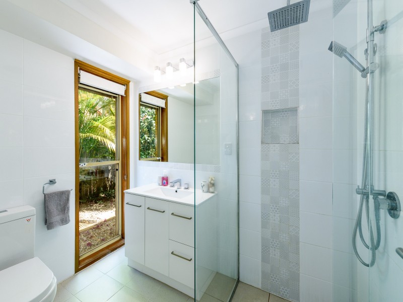 34 Sundown Drive, Paradise Point QLD 4216