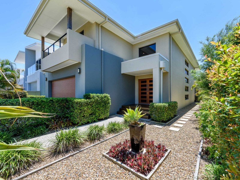 15 Nankeen Avenue, Paradise Point QLD 4216