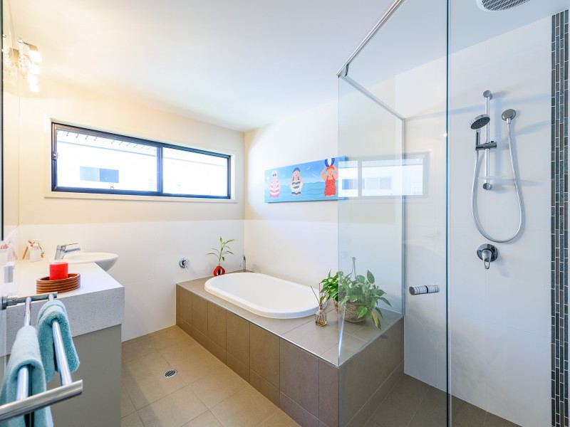 15 Nankeen Avenue, Paradise Point QLD 4216