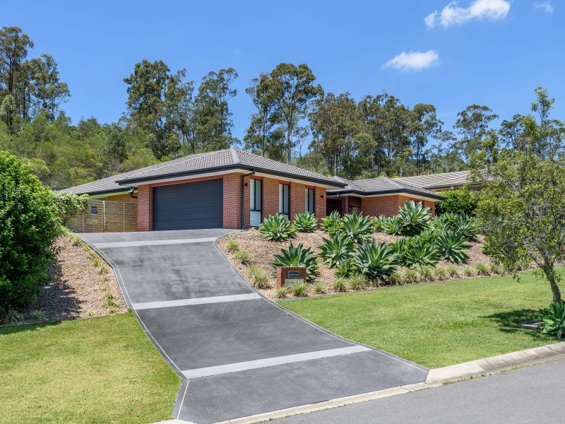 4 Bimberi Row, Pacific Pines QLD 4211