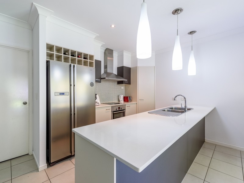 4 Bimberi Row, Pacific Pines QLD 4211