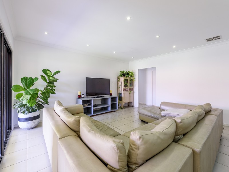 4 Bimberi Row, Pacific Pines QLD 4211