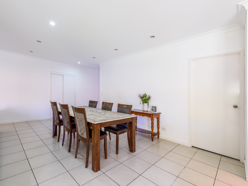 4 Bimberi Row, Pacific Pines QLD 4211