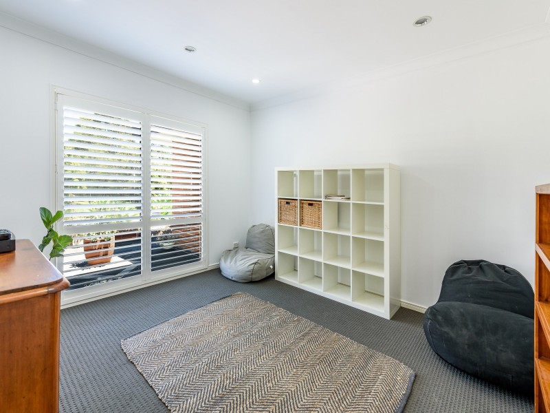 4 Bimberi Row, Pacific Pines QLD 4211