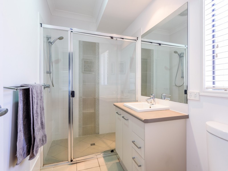 4 Bimberi Row, Pacific Pines QLD 4211