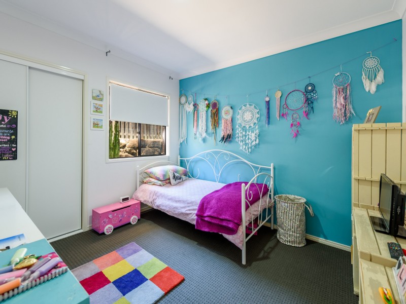 4 Bimberi Row, Pacific Pines QLD 4211