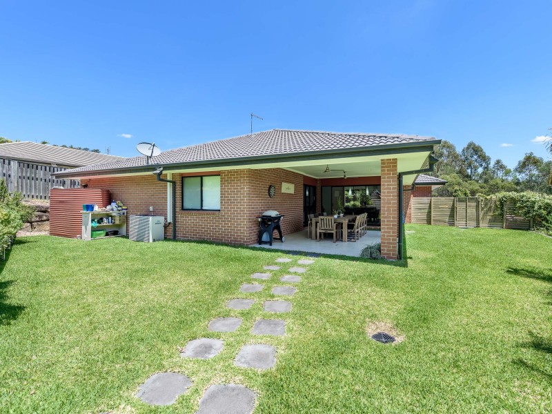 4 Bimberi Row, Pacific Pines QLD 4211