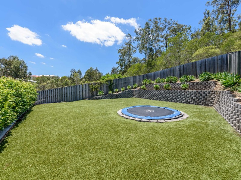 4 Bimberi Row, Pacific Pines QLD 4211