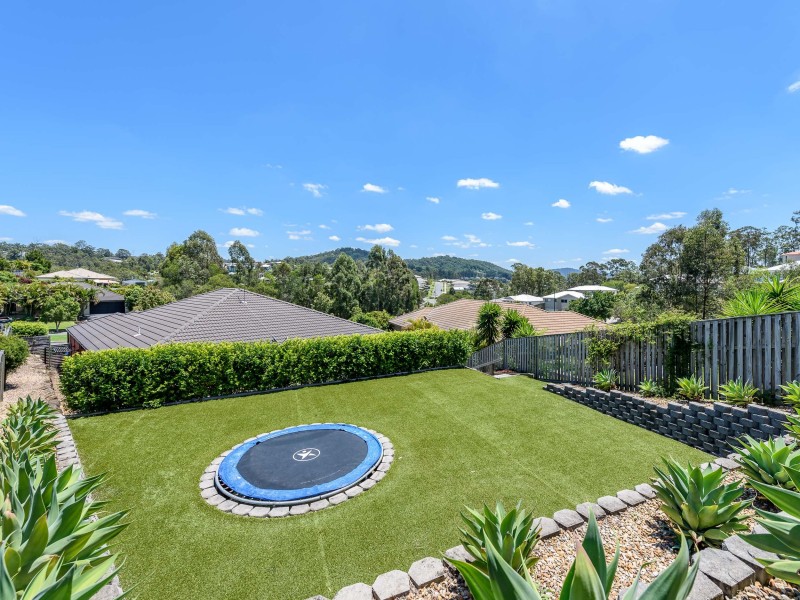 4 Bimberi Row, Pacific Pines QLD 4211