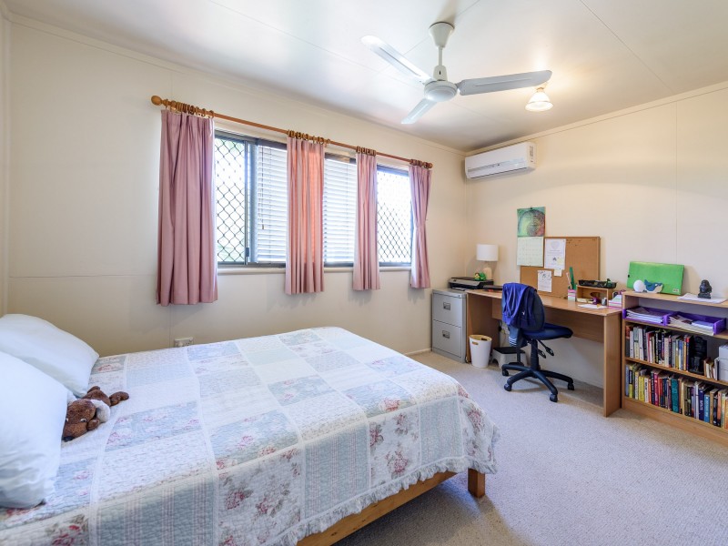 100 Robert Street, Labrador QLD 4215