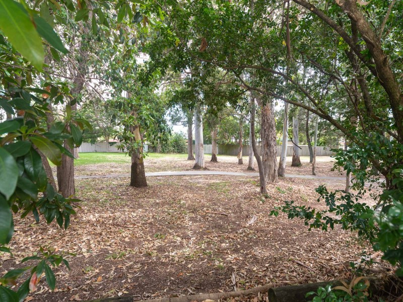 2/142 Oxley Drive, Paradise Point QLD 4216