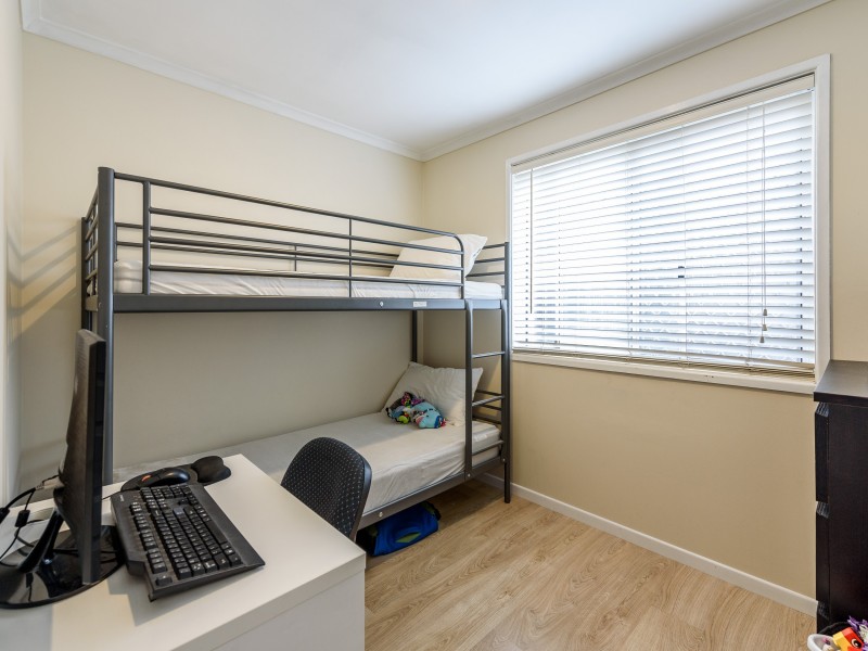 2/11 Ruth Anne Close, Labrador QLD 4215