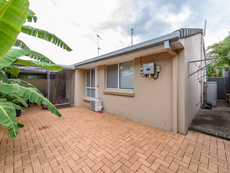 2/11 Ruth Anne Close, Labrador QLD 4215