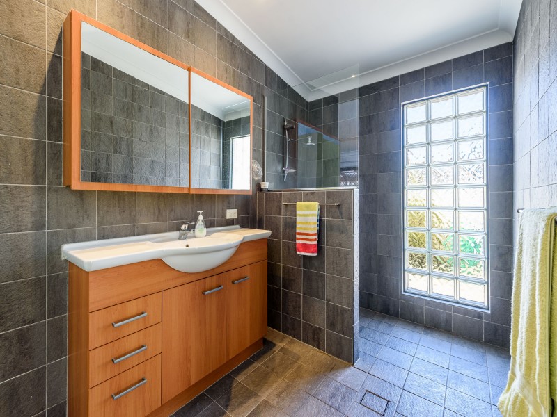 86 Jacaranda Avenue, Hollywell QLD 4216