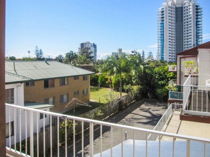 8/29 Ahern Street, Labrador QLD 4215