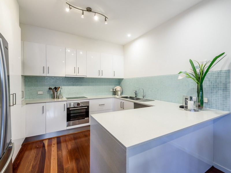 2/160 Muir Street, Labrador QLD 4215