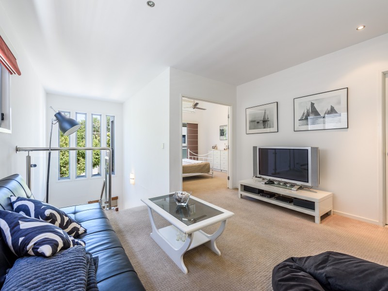 2/160 Muir Street, Labrador QLD 4215