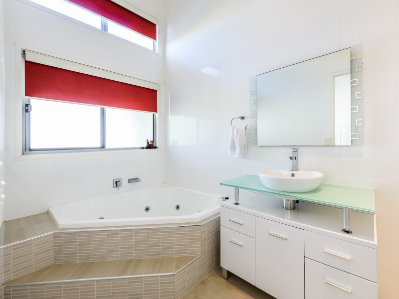 2/160 Muir Street, Labrador QLD 4215