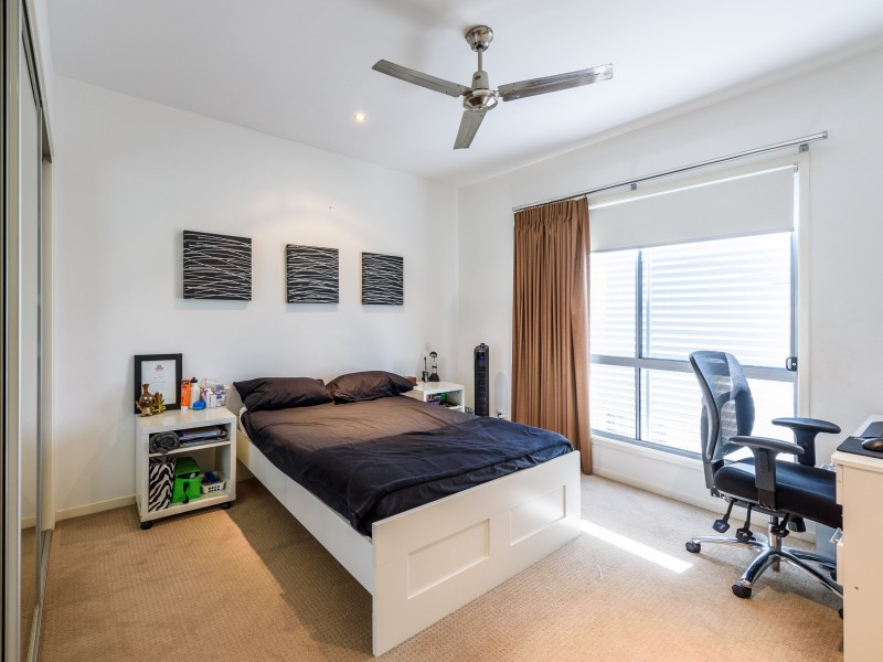 2/160 Muir Street, Labrador QLD 4215