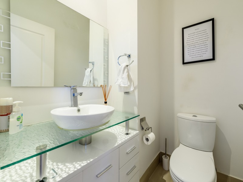 2/160 Muir Street, Labrador QLD 4215