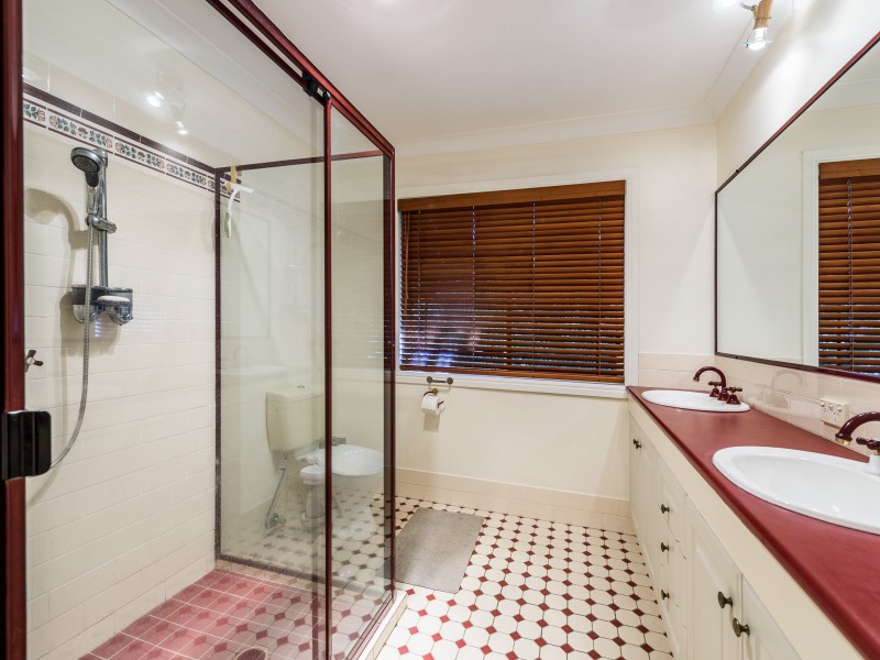 8 Henry Cotton Drive, Parkwood QLD 4214