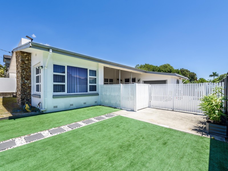 45 Central Street, Labrador QLD 4215