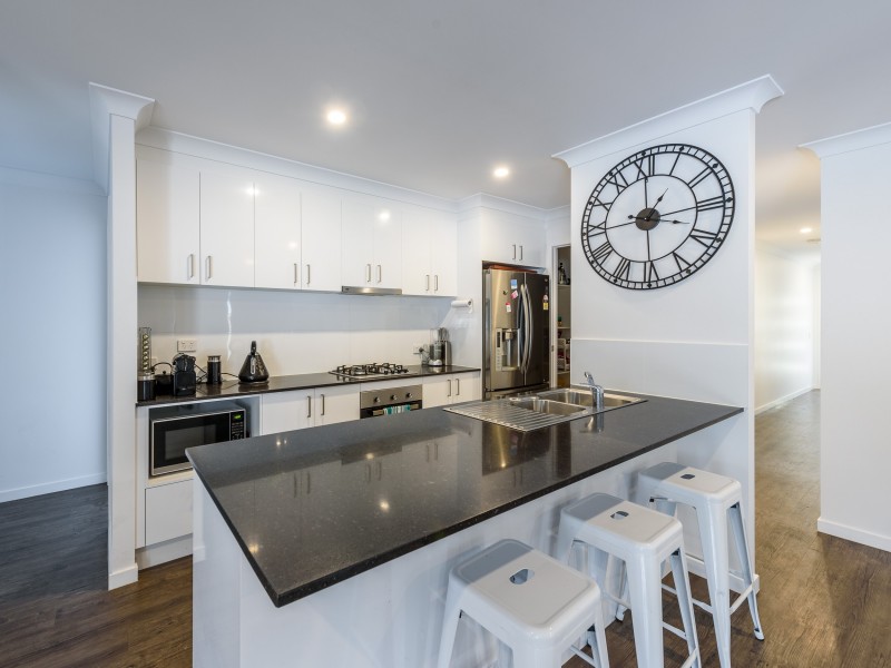 15 Grevillea Crescent, Maudsland QLD 4210