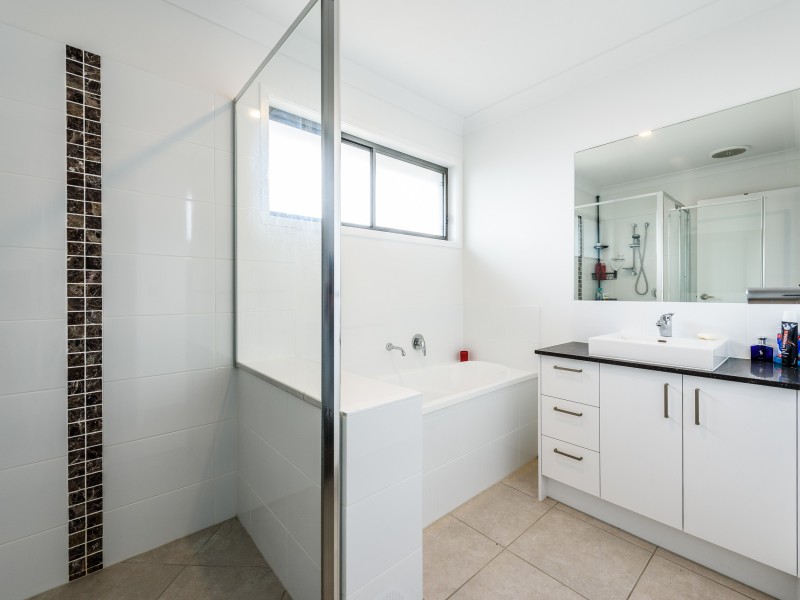 15 Grevillea Crescent, Maudsland QLD 4210