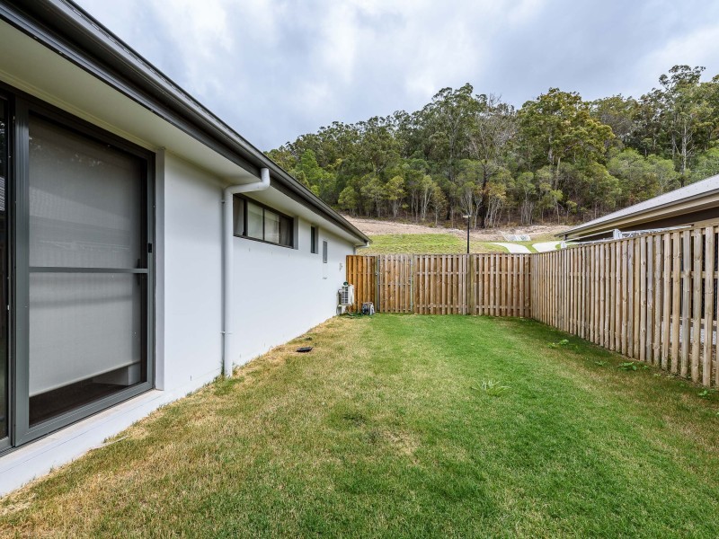 15 Grevillea Crescent, Maudsland QLD 4210