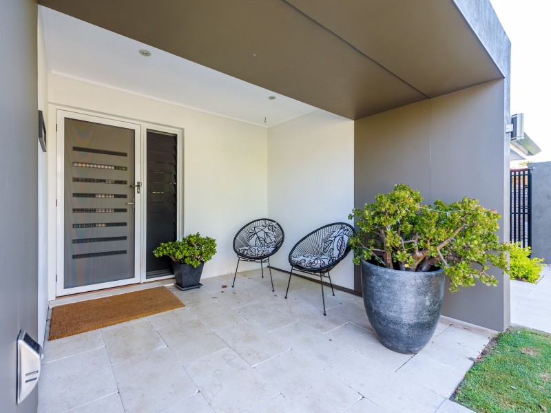 1 Primrose Court, Hollywell QLD 4216