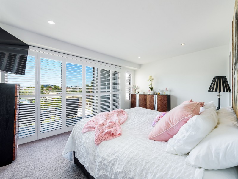 2/24 Drake Avenue, Paradise Point QLD 4216