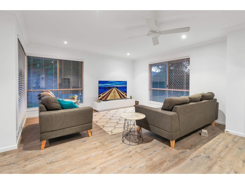 4 Lakewood Court, Helensvale QLD 4212