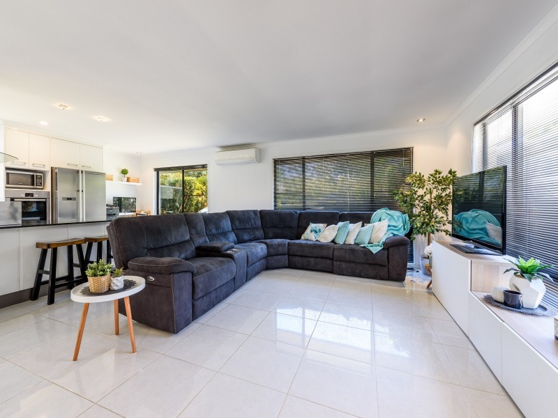6 Lachlan Court, Helensvale QLD 4212