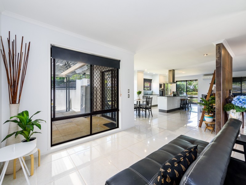 6 Lachlan Court, Helensvale QLD 4212