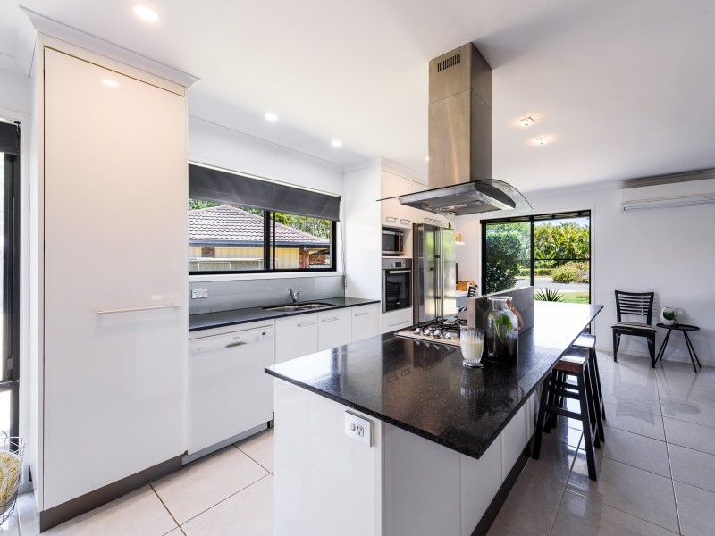 6 Lachlan Court, Helensvale QLD 4212