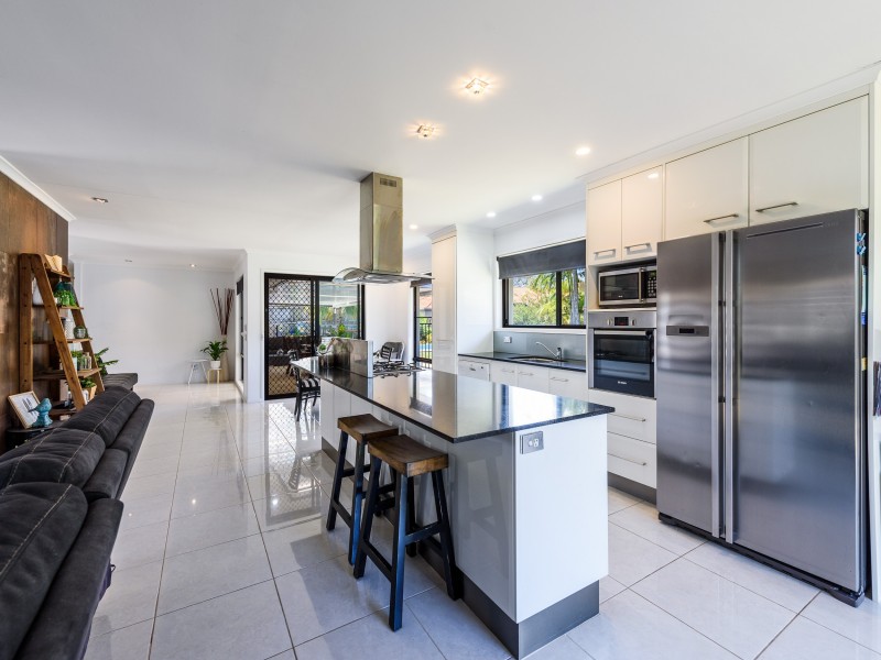 6 Lachlan Court, Helensvale QLD 4212