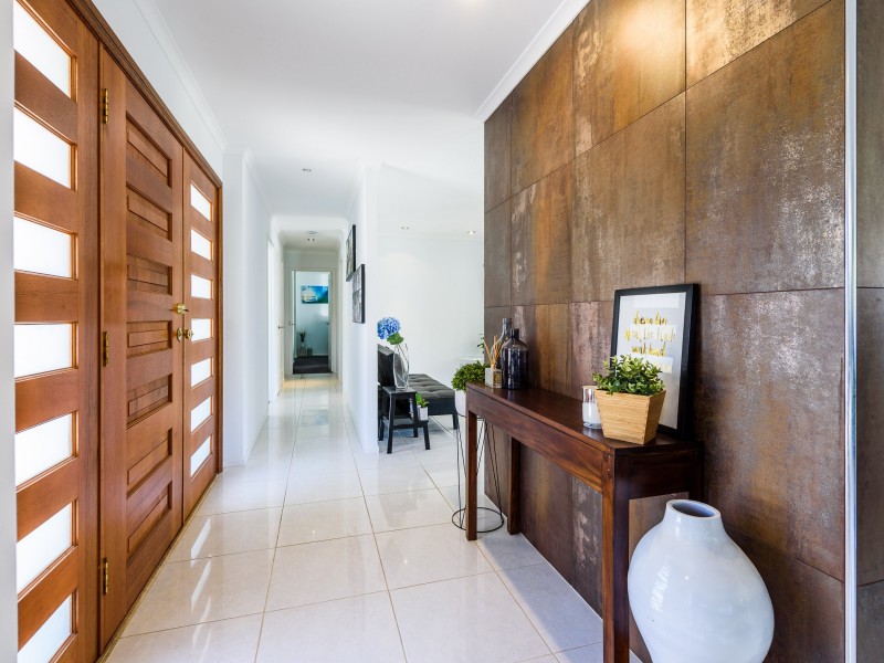 6 Lachlan Court, Helensvale QLD 4212