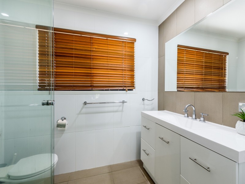6 Lachlan Court, Helensvale QLD 4212