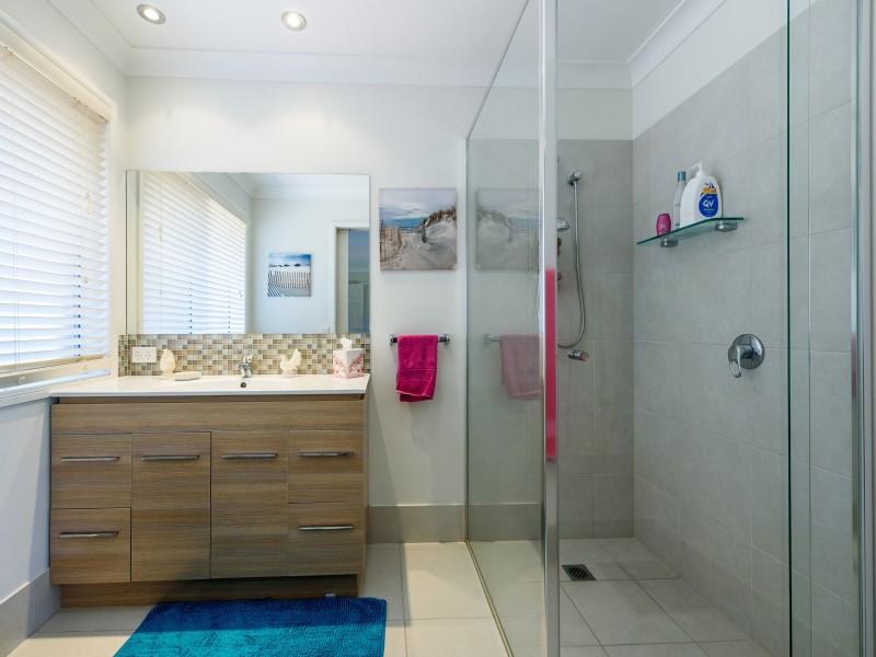 9 Wittenoom Court, Helensvale QLD 4212